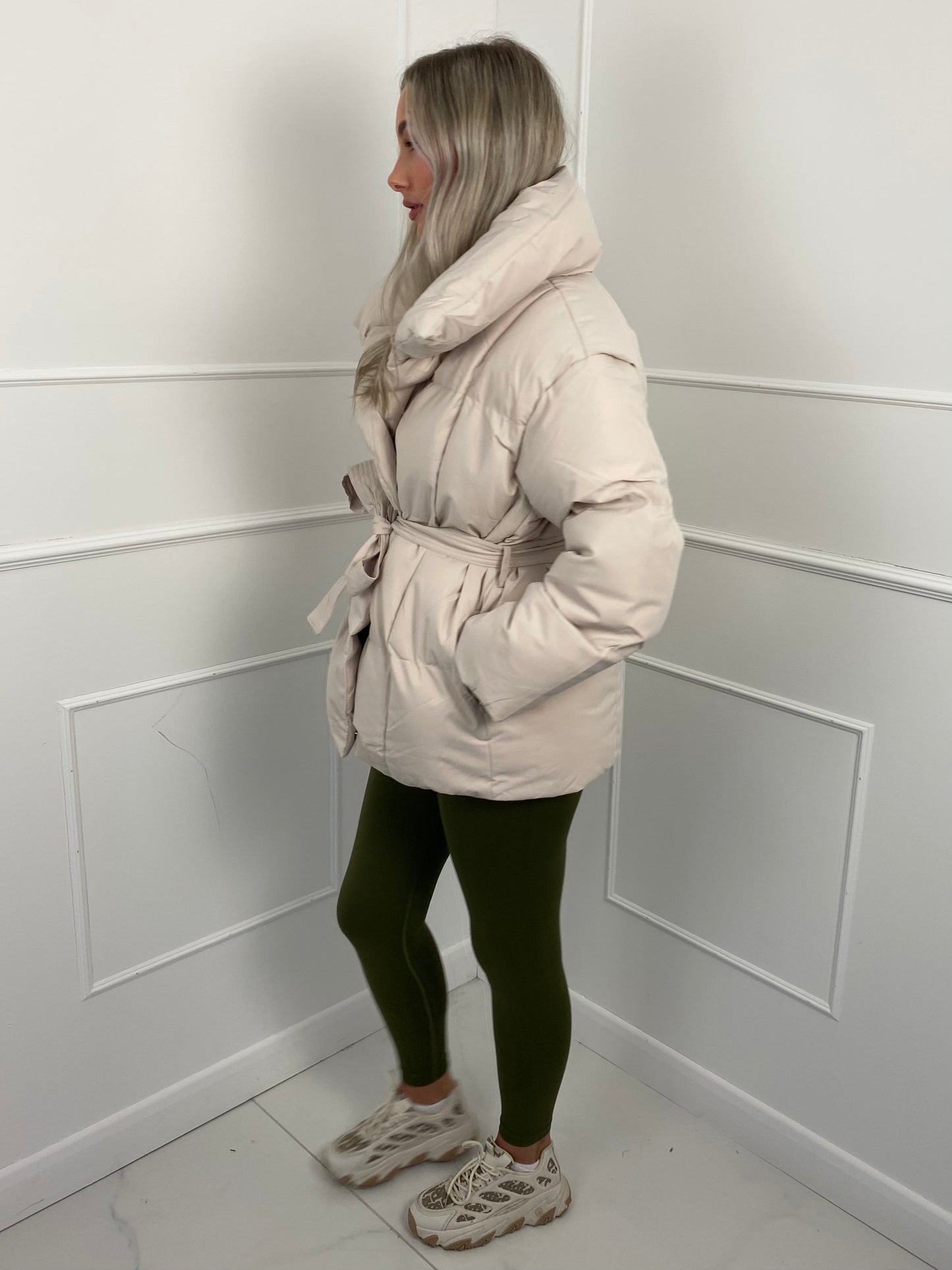 Karly Short Belted Puffer - Jas