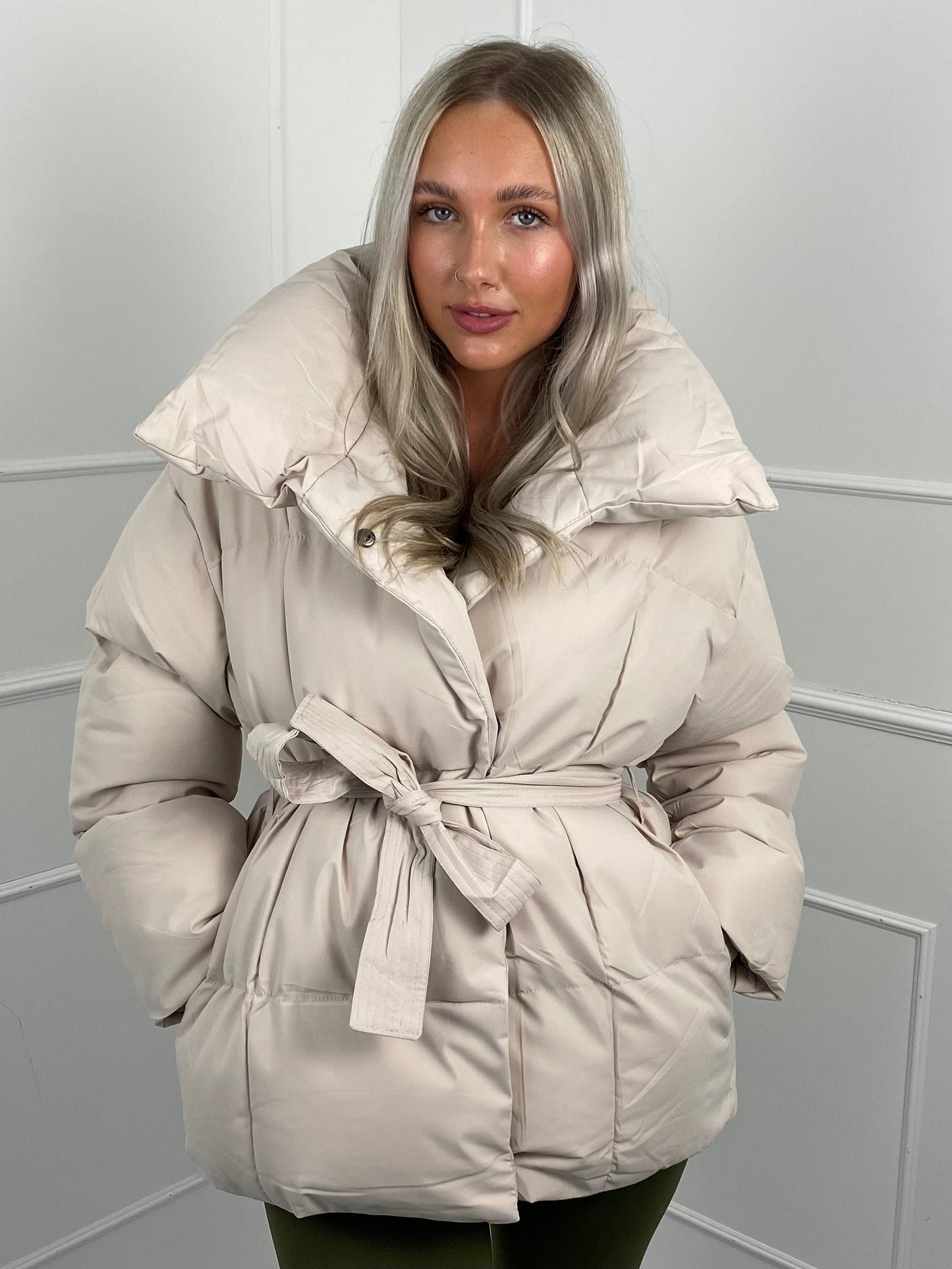 Karly Short Belted Puffer - Jas
