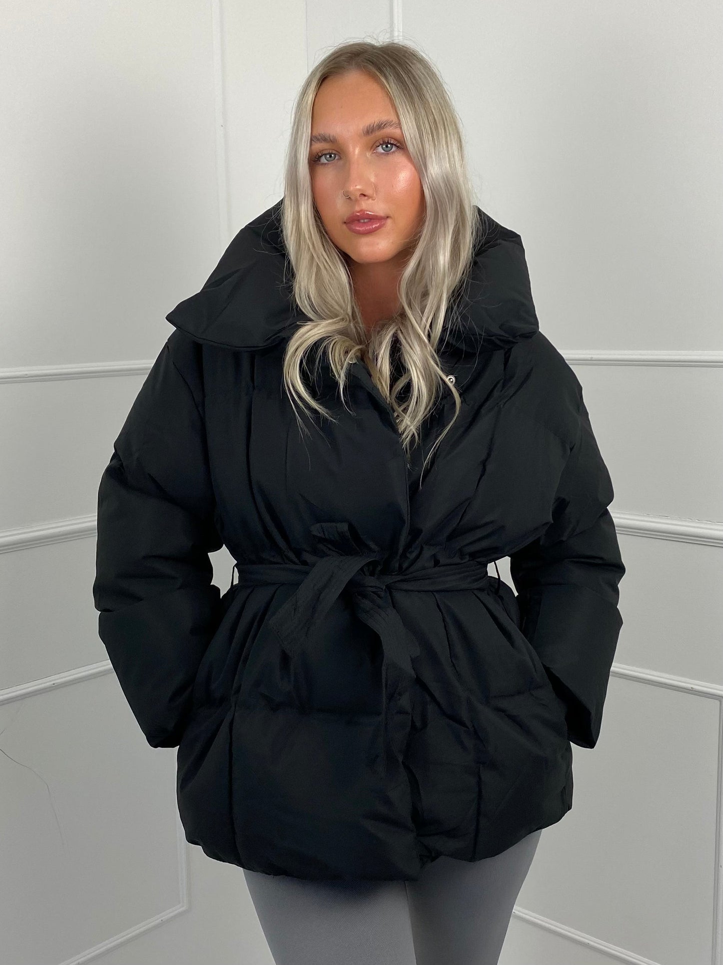 Karly Short Belted Puffer - Jas